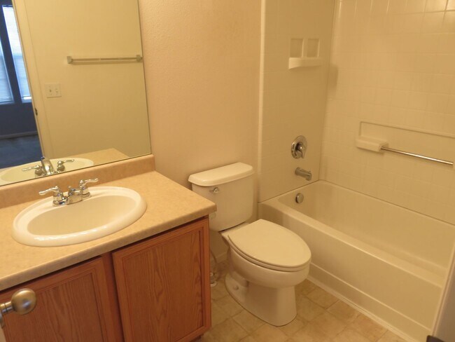 Building Photo - TWO BEDROOM TOWNHOME