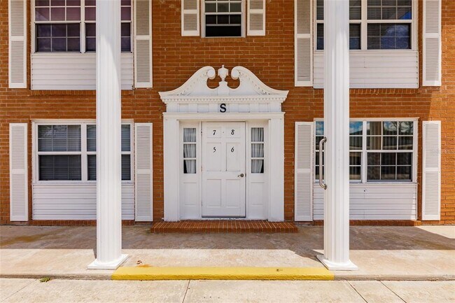 Building Photo - 4158 S Tamiami Trl