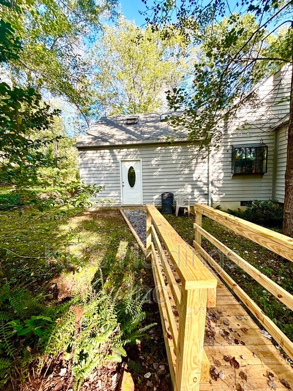 Building Photo - 487 Westwood Rd