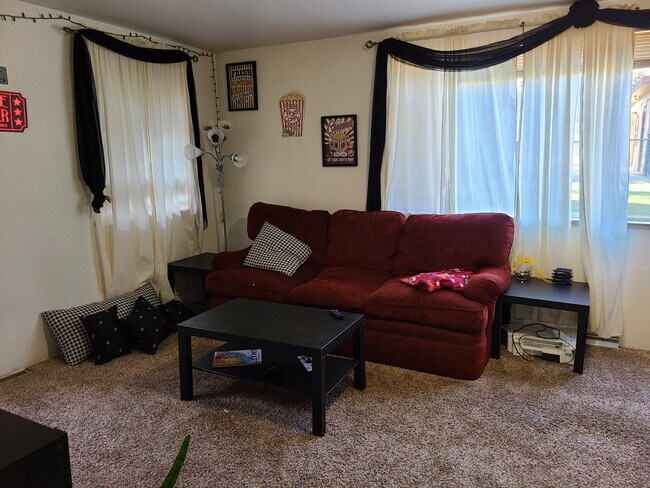 Livingroom - 951 9th St