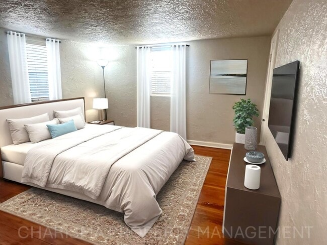 Building Photo - 917 Plex