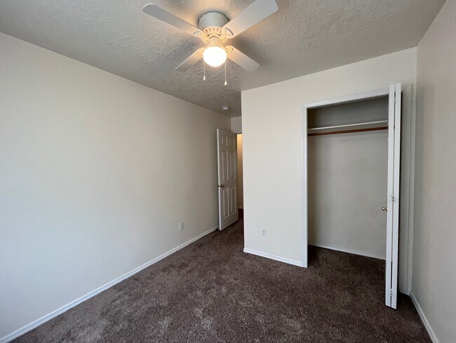Building Photo - 11829 Shelburne St