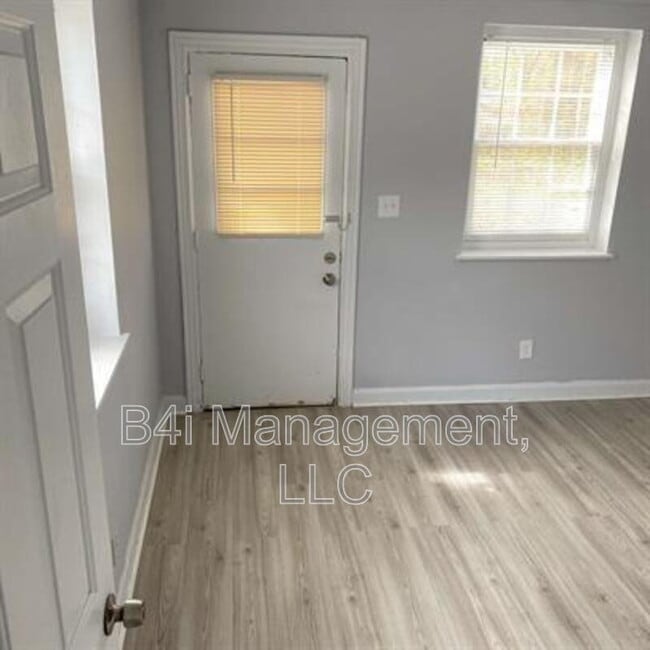 Building Photo - 1324 Drewery Ave