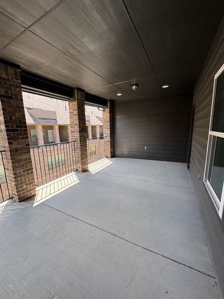 Building Photo - 4152 Kearsage Dr