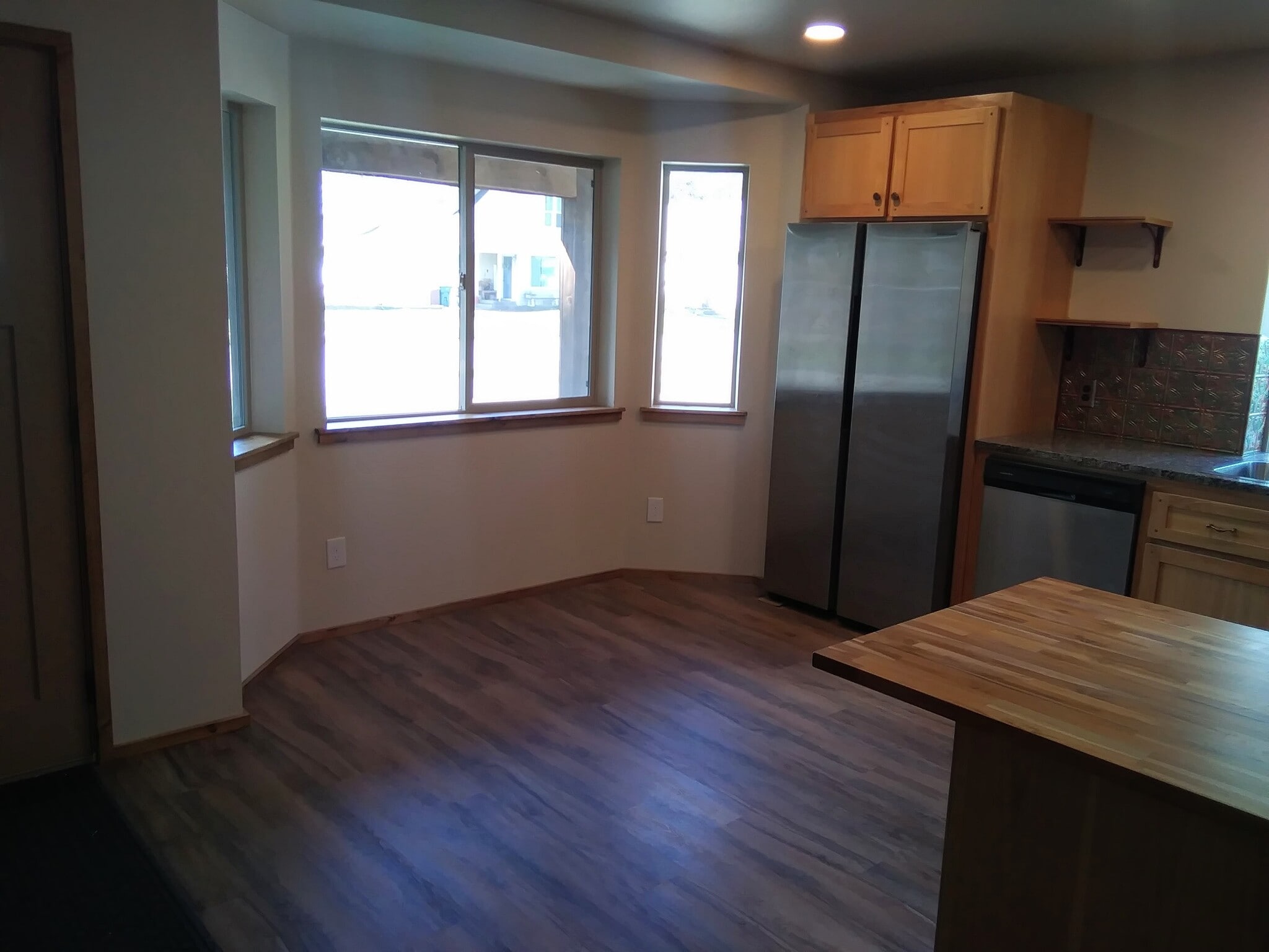 Bay window - 1006 N B St