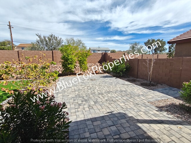 Building Photo - 7860 N Scholes Ave