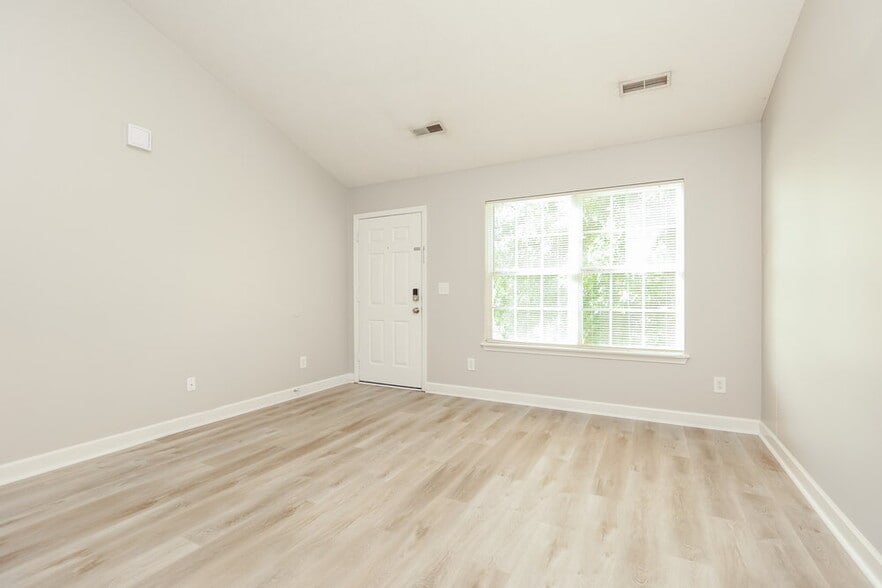 Building Photo - 641 Belgium Dr