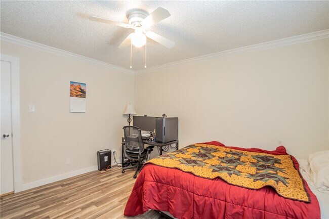 Building Photo - 10622 Golden Quail Dr