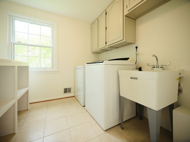 Building Photo - 9124 Copenhaver Dr