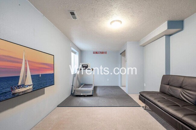 Building Photo - Beautiful 6 bed Highly Desirable Colbert Area!