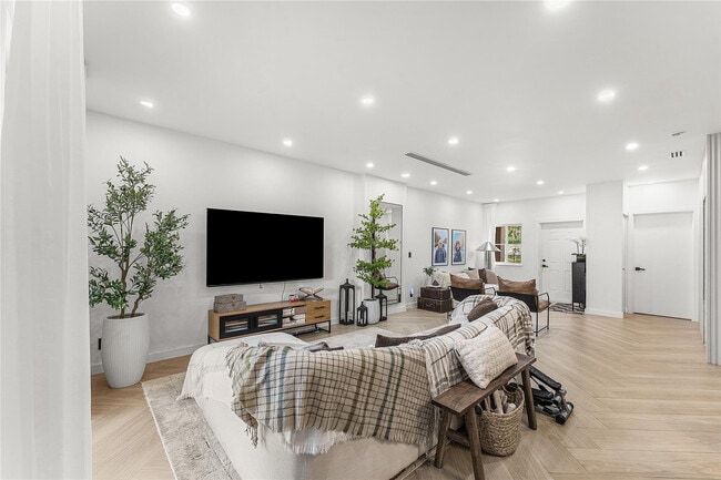 Building Photo - 11338 NW 33rd St