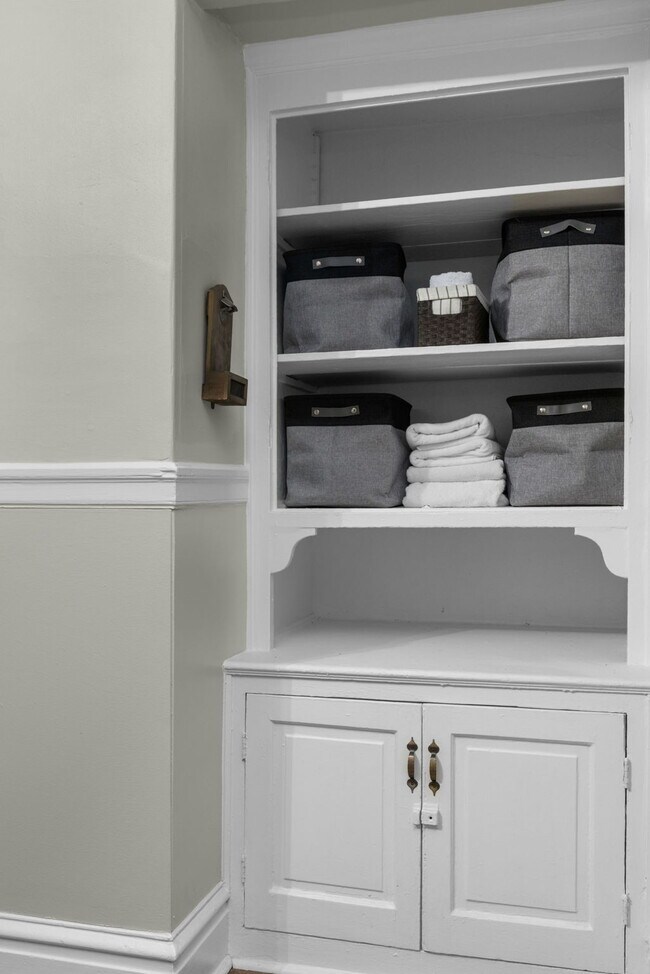 Building Photo - 2819 Shenandoah Ave