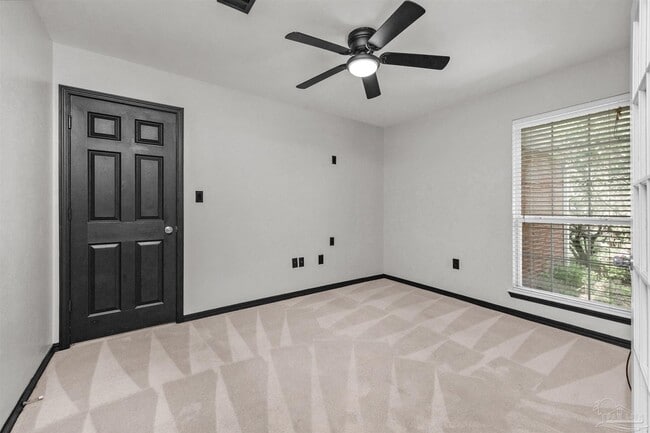 Building Photo - 2491 Parkridge Dr