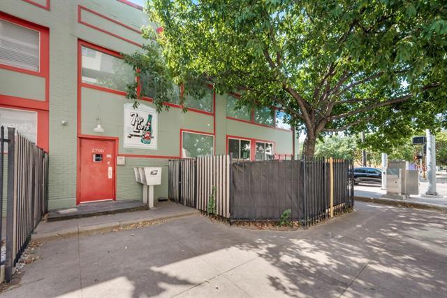 Building Photo - 2700 Live Oak St