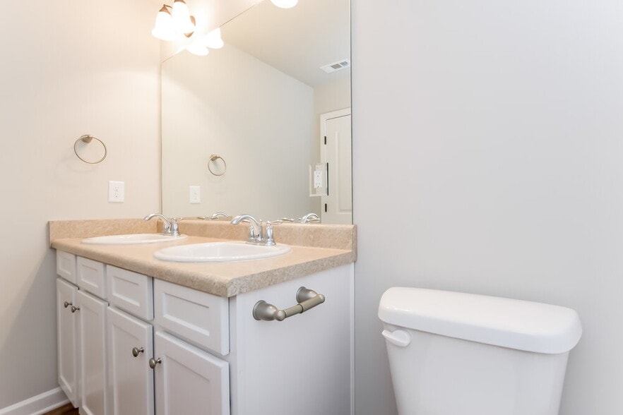 Building Photo - 146 Mcarthur Dr