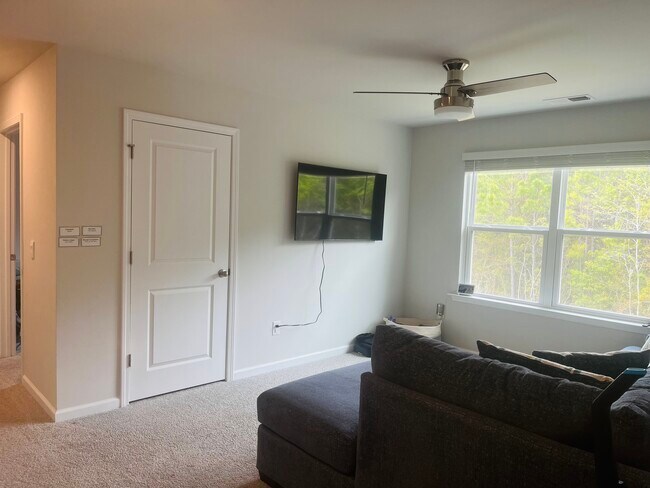 Building Photo - Eagle Creek