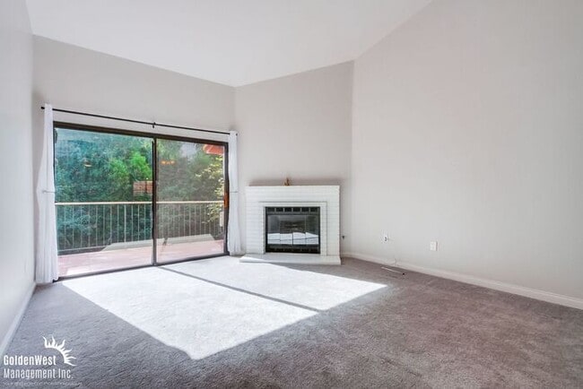 Building Photo - Charming 3Bdm 2Ba Condo in the Heart of Carlsbad - MI Special