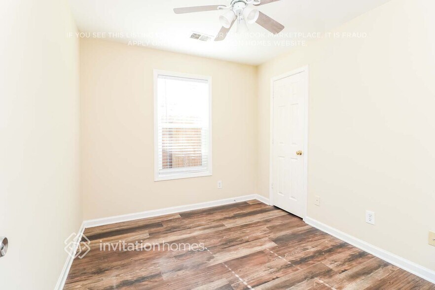 Building Photo - 145 Stoneforest Dr