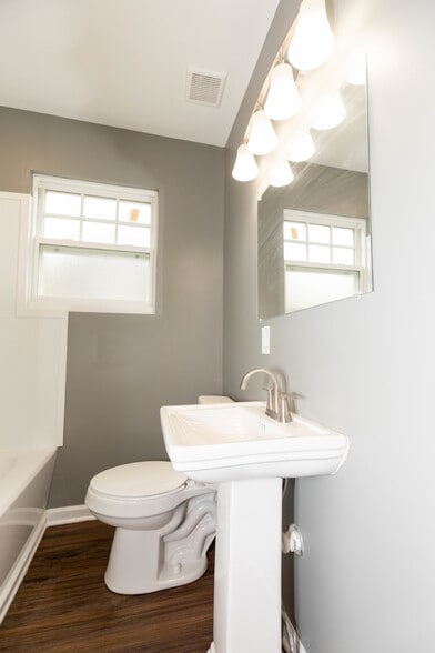 Decorative pedestal sink and full size tub and shower combo. - 848 Argle Ave