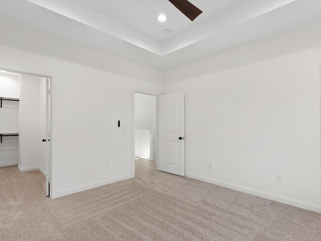 Building Photo - 5702 Elysian St
