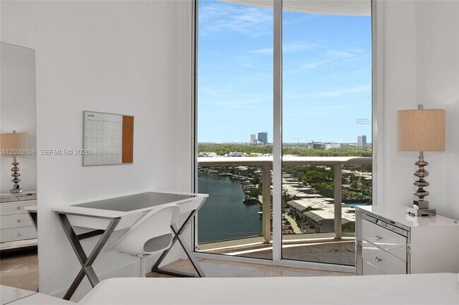Building Photo - 16001 Collins Ave