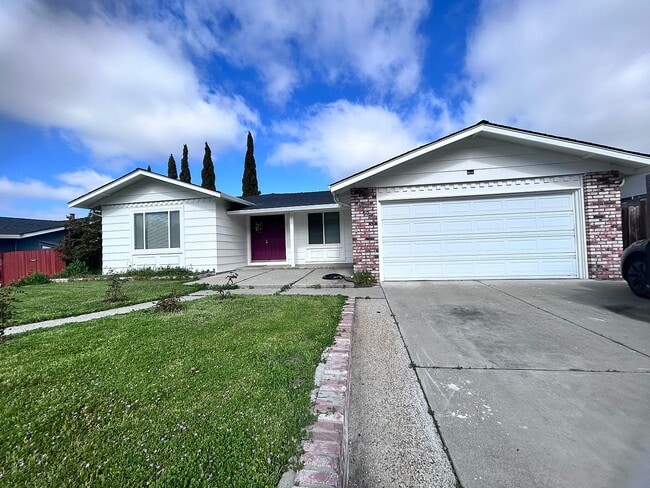 Building Photo - 635 River View Dr
