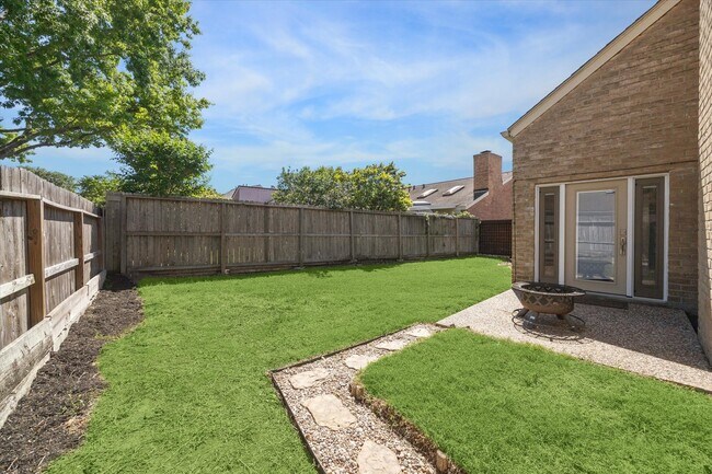 Building Photo - 1311 Ambergate Dr