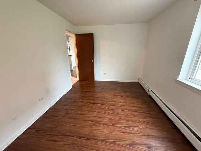 Building Photo - 9595 Maple Dr