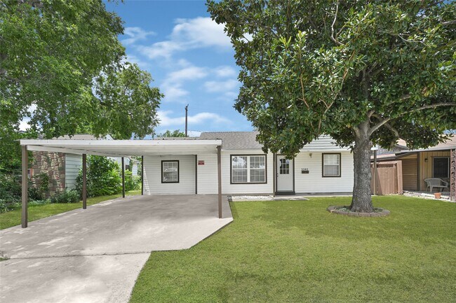 Building Photo - 3302 Stallings Dr