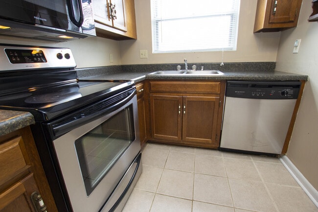 Building Photo - Two bedroom condo