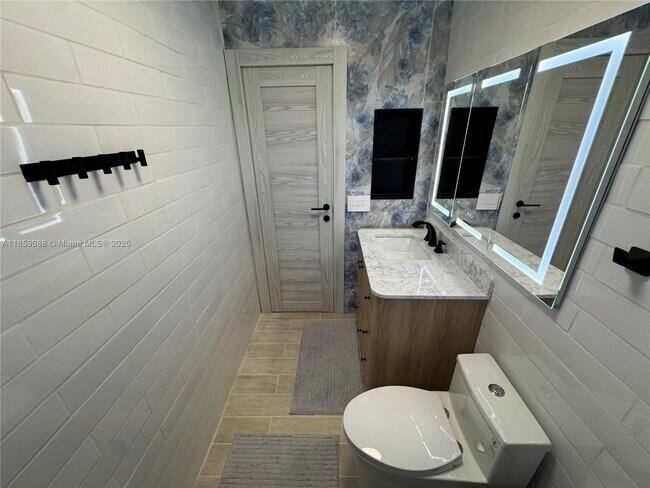 Building Photo - 20940 Bay Ct