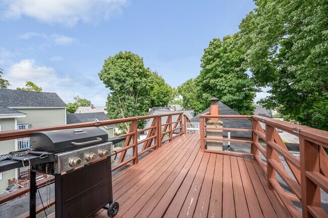 Building Photo - 360 Wilder St