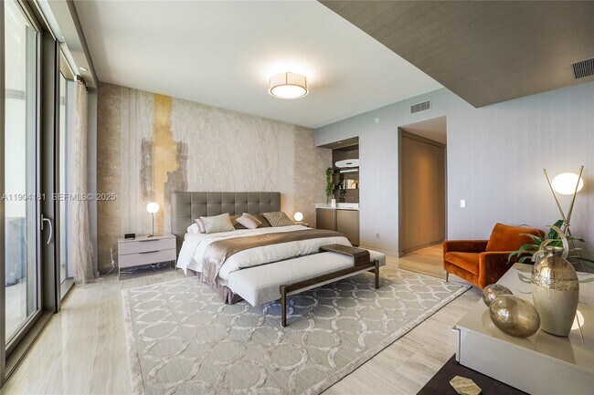 Building Photo - 18975 Collins Ave