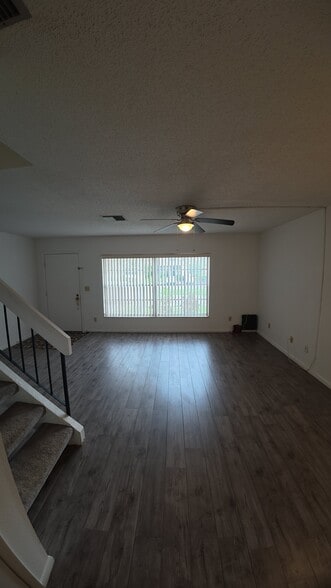 Building Photo - 15203 Morning Dr