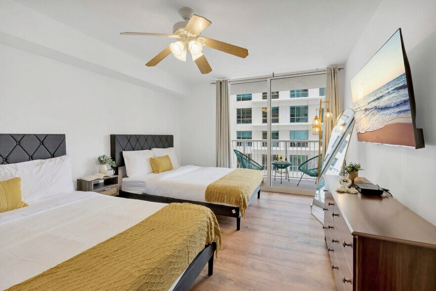 Building Photo - 1200 Brickell Bay Dr