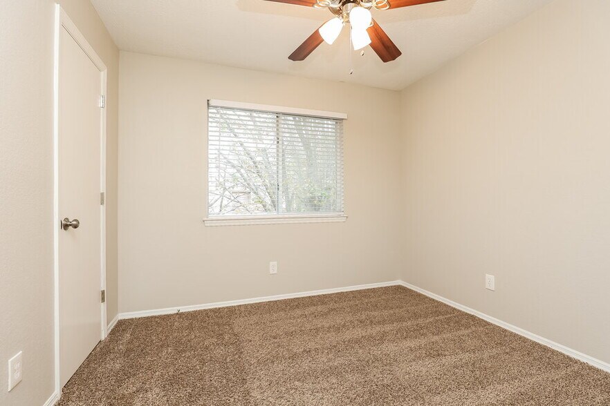 Building Photo - 609 Steven Dr