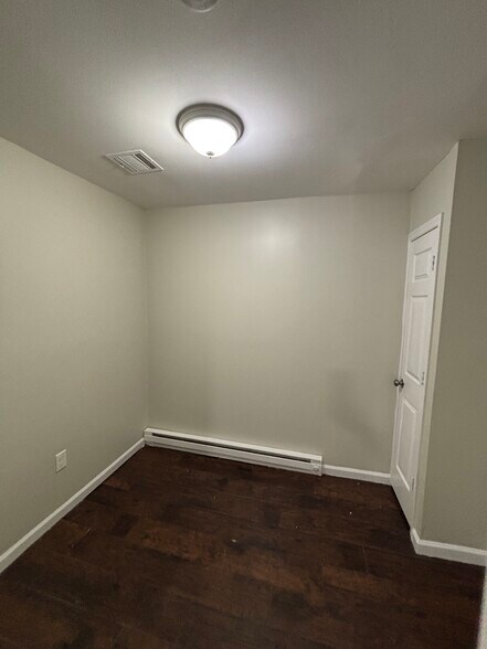 Building Photo - 109 E Main St