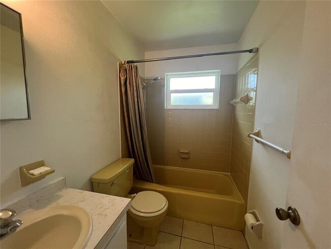 Building Photo - 2372 Abscott St