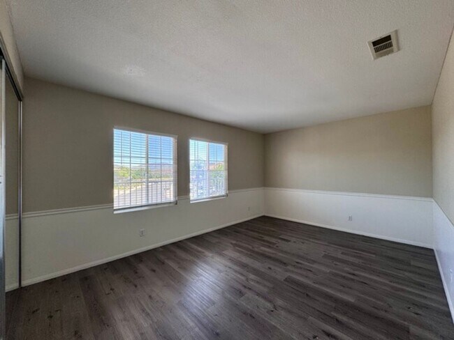 Building Photo - Murrieta Home with 6 Bedrooms plus a Bonus...