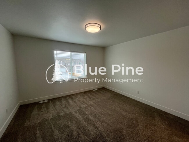 Building Photo - 1195 E Jaylee Dr