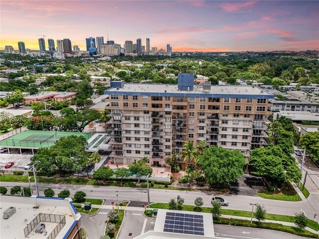 Building Photo - 1625 SE 10th Ave