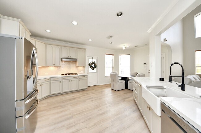 Building Photo - 527 Little River Ct