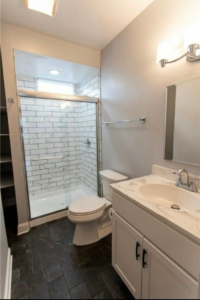 Building Photo - 619 E 17th Ave