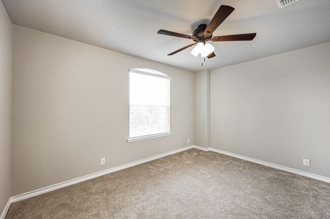 Building Photo - 5 BR/3.5BA | Newly Renovated Single Family Home | 1-Car Garage Parking | Fenced Backyard!