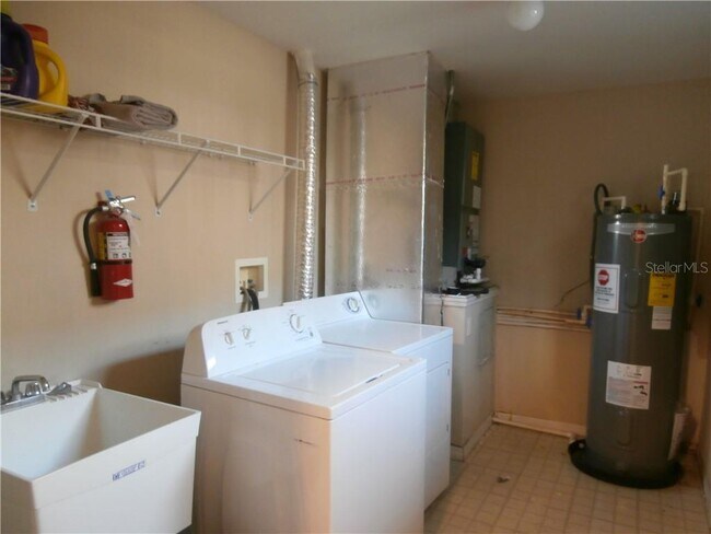 Building Photo - 6550 Time Square Ave