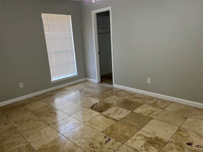 Building Photo - 2402 Fawnwood Ln