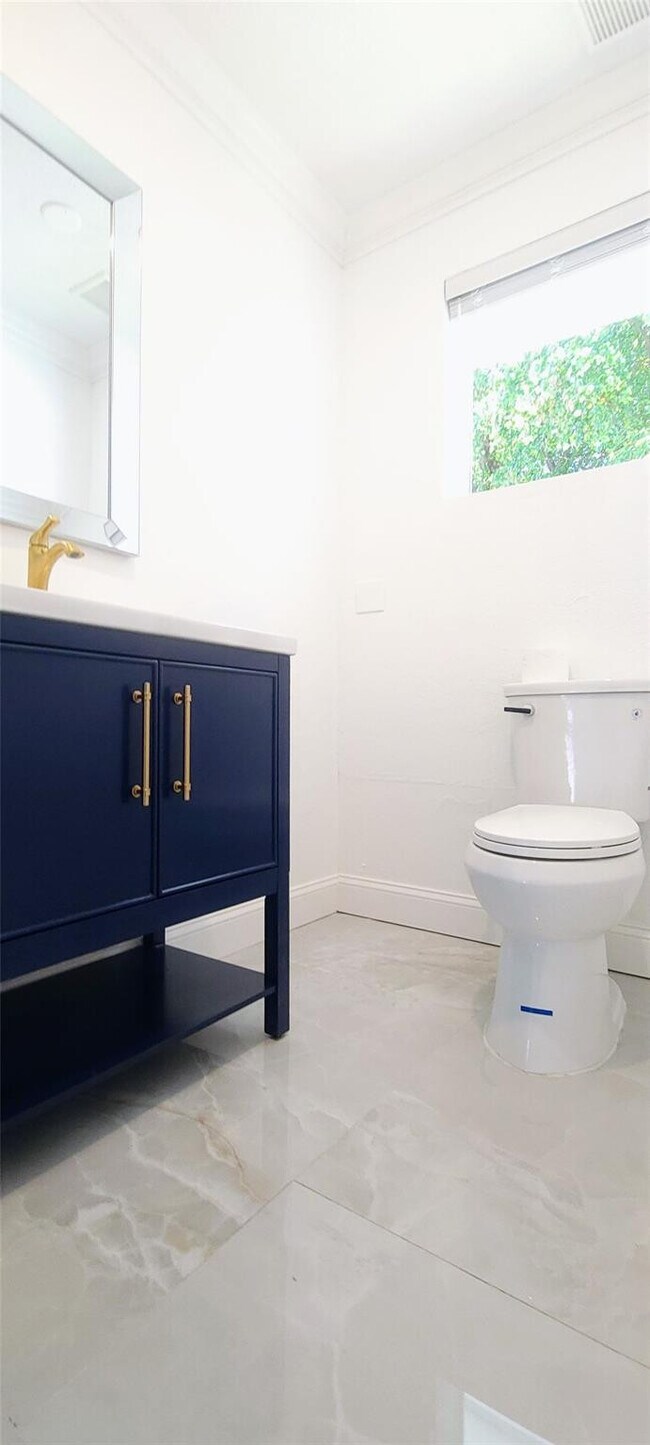 Building Photo - 1400 SE 8th Ave