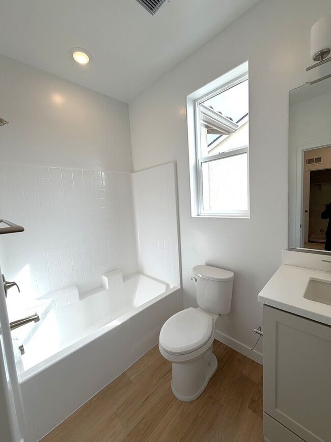 Building Photo - Brand New Construction in River Terrace Development!