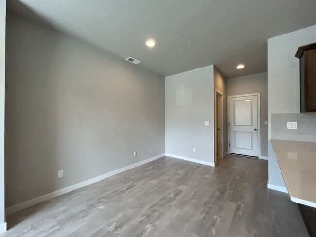 Building Photo - Beautiful Newer Construction 4 Bedroom Forest Grove Home with Open Layout, Quartz Kitchen & Moder...