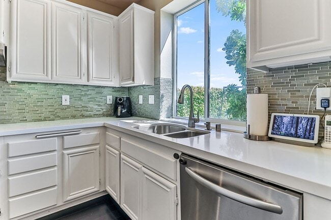 Building Photo - 1385 Sapphire Dragon St